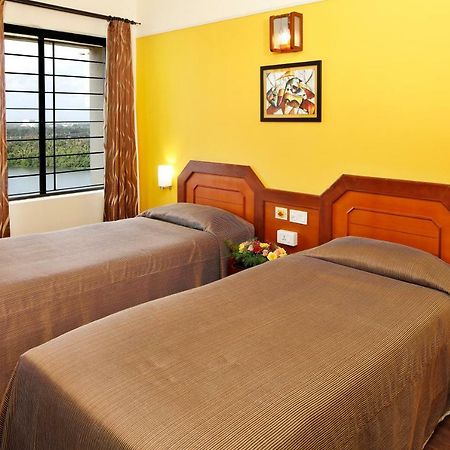 Riviera Suites Kochi Exterior photo
