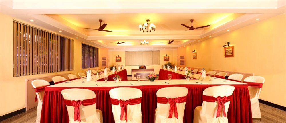 Riviera Suites Kochi Exterior photo