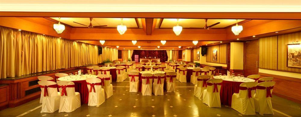 Riviera Suites Kochi Exterior photo