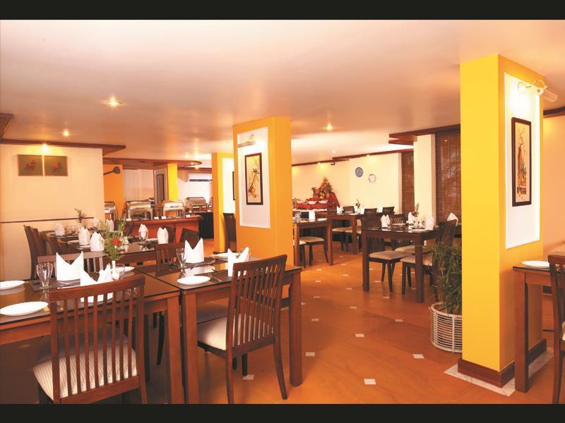Riviera Suites Kochi Exterior photo