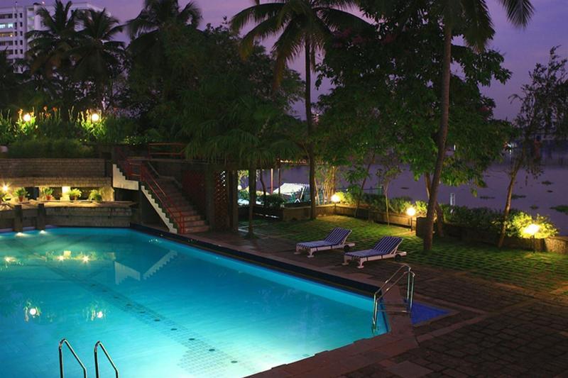 Riviera Suites Kochi Exterior photo