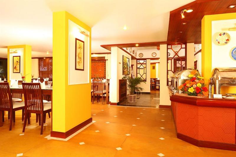 Riviera Suites Kochi Exterior photo