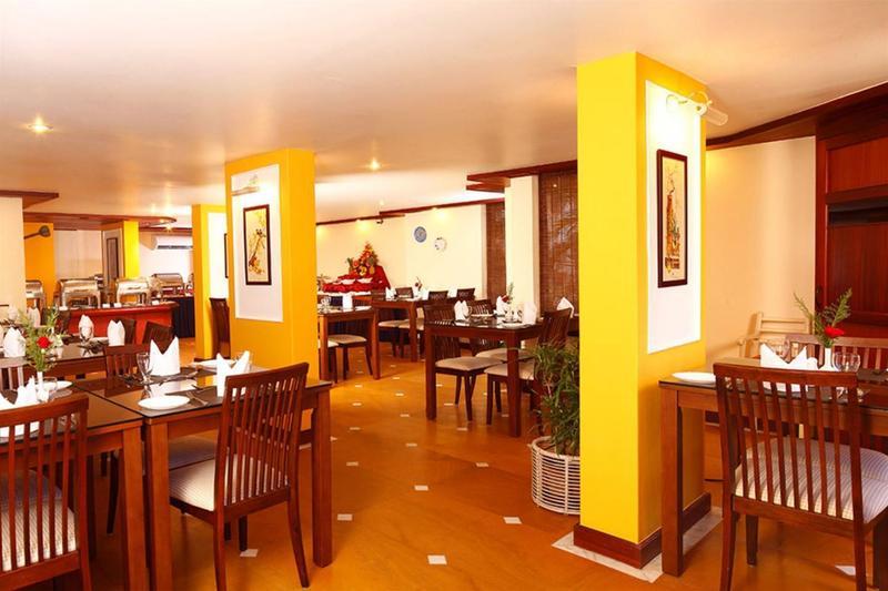 Riviera Suites Kochi Exterior photo