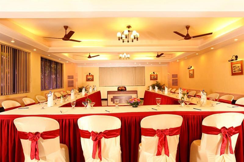 Riviera Suites Kochi Exterior photo