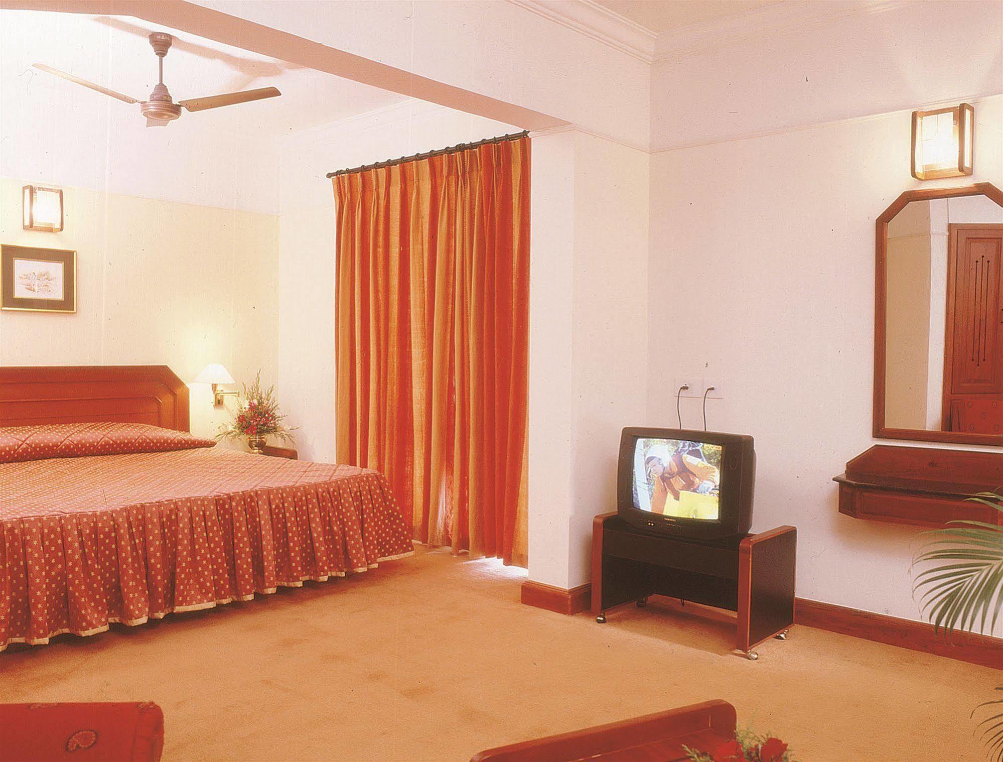 Riviera Suites Kochi Exterior photo