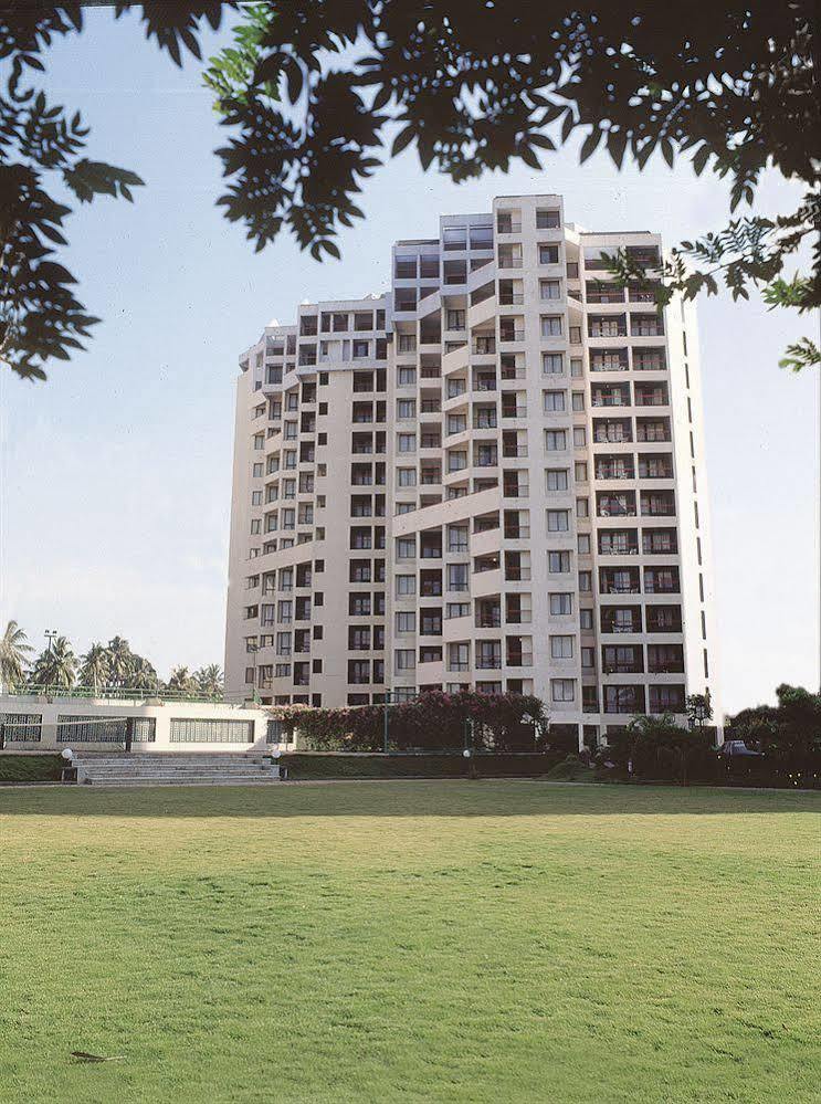 Riviera Suites Kochi Exterior photo