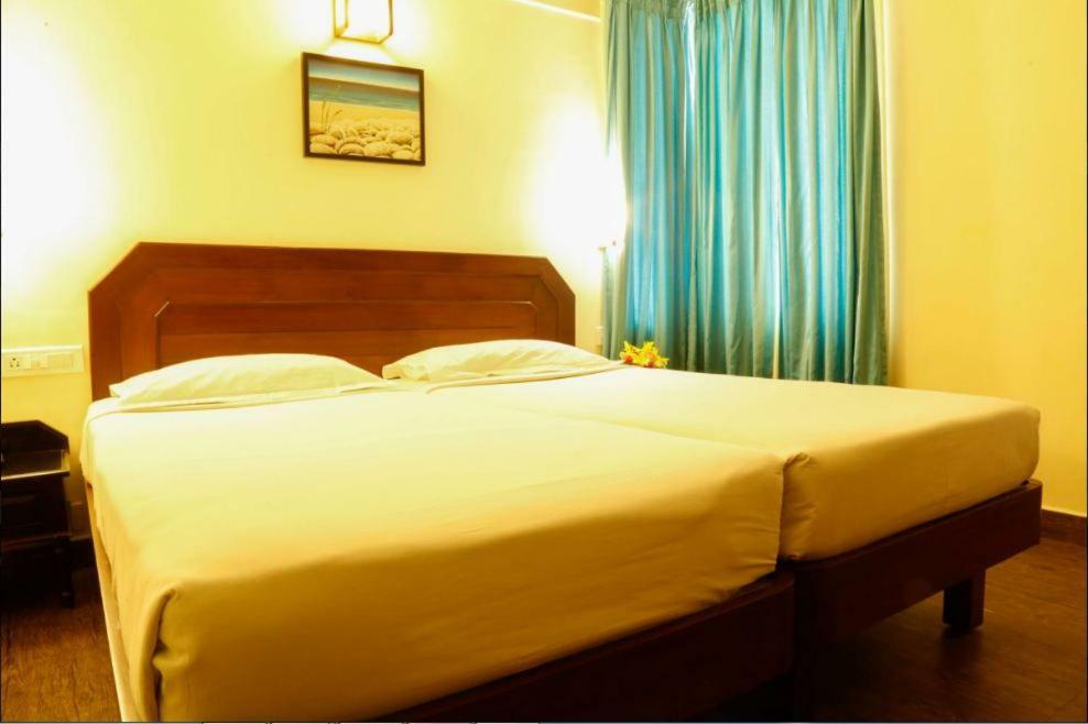 Riviera Suites Kochi Exterior photo
