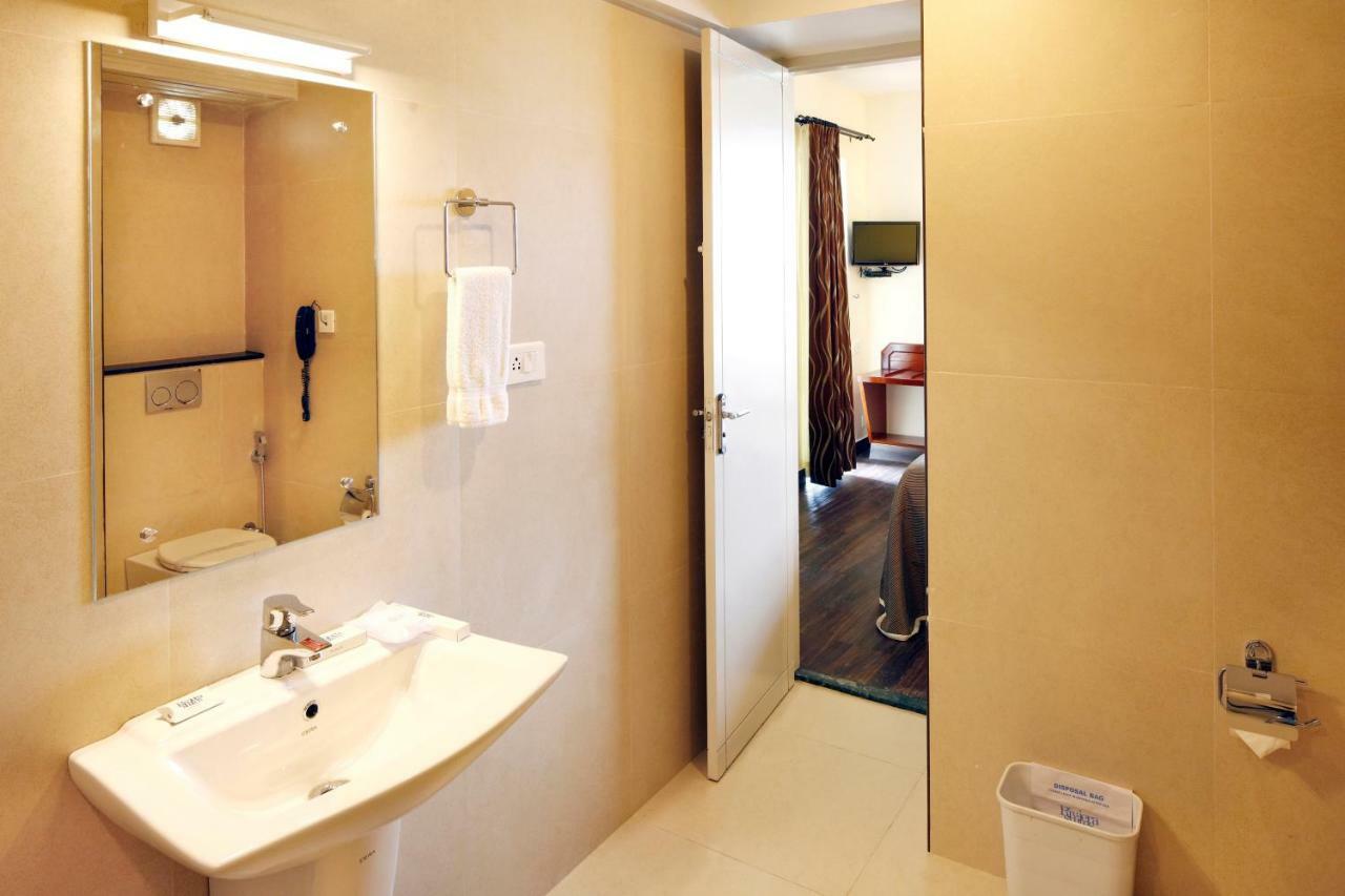 Riviera Suites Kochi Exterior photo