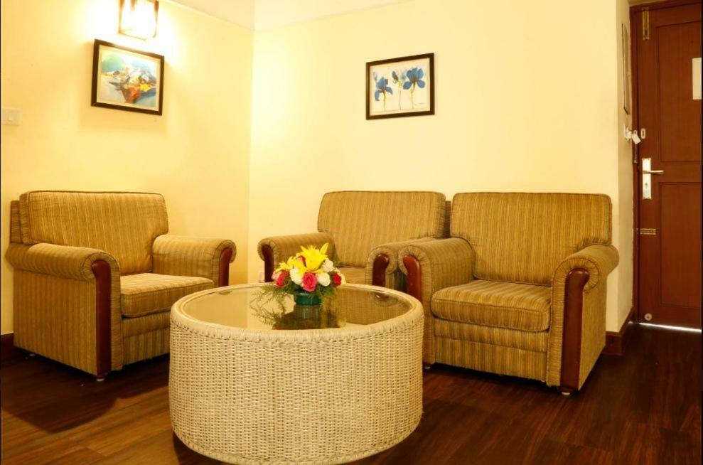 Riviera Suites Kochi Exterior photo