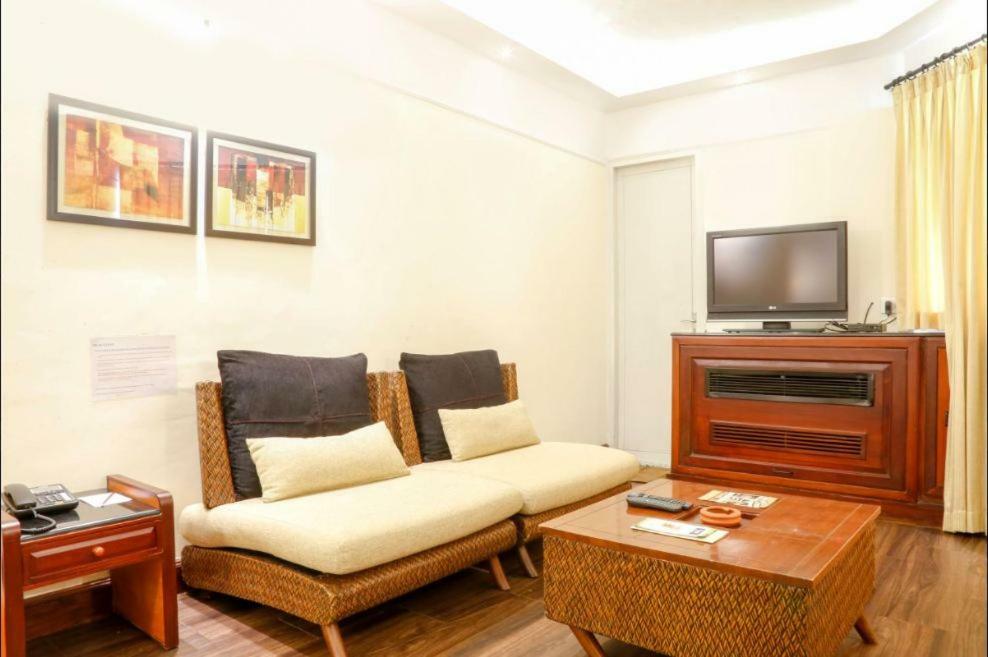 Riviera Suites Kochi Exterior photo